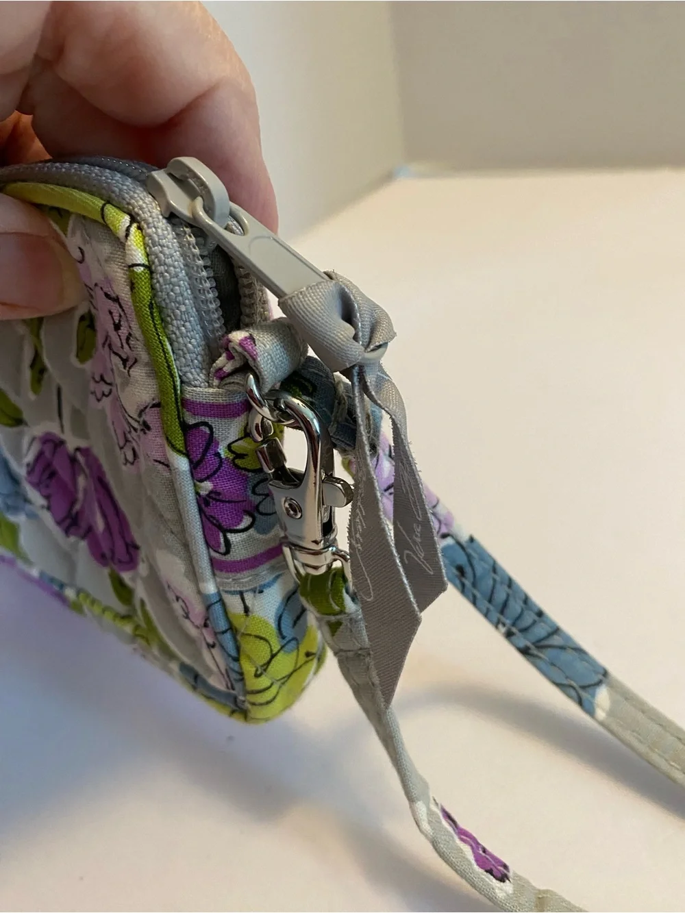 Vera Bradley Watercolor Carry It All Wristlet Wallet Phone Case Make Up/pencil